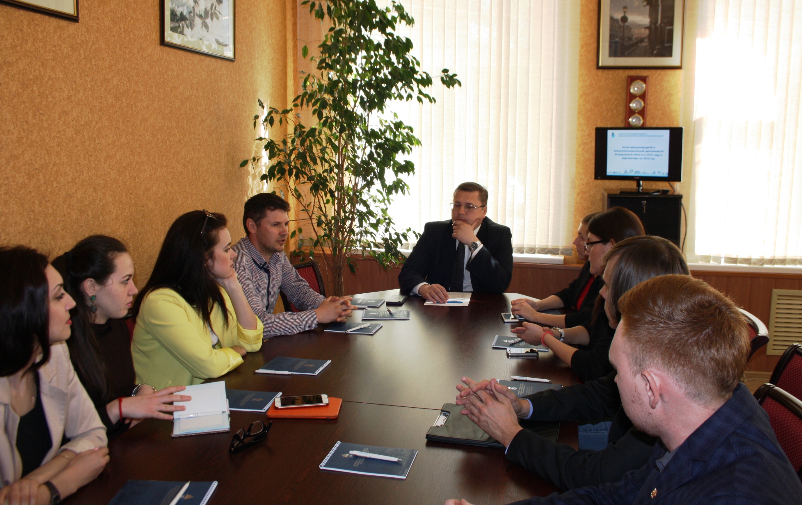 Министр международных и внешнеэкономических связей Астраханской области встретился со специалистами молодежного (перспективного) резерва управленческих кадров.